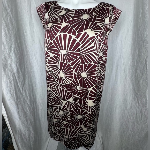 The Limited Burgundy Pattern Knee Length Silky Shift Dress Size Medium - Picture 2 of 9